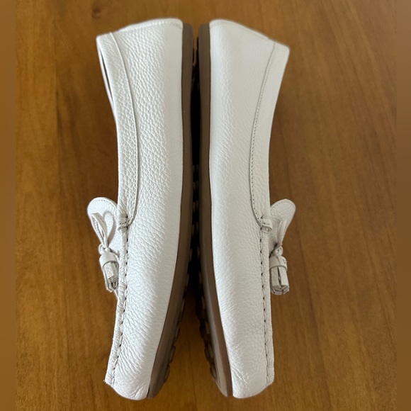 Coach Greenwich Leather Cream Loafers.-9 - Picture 8 of 10